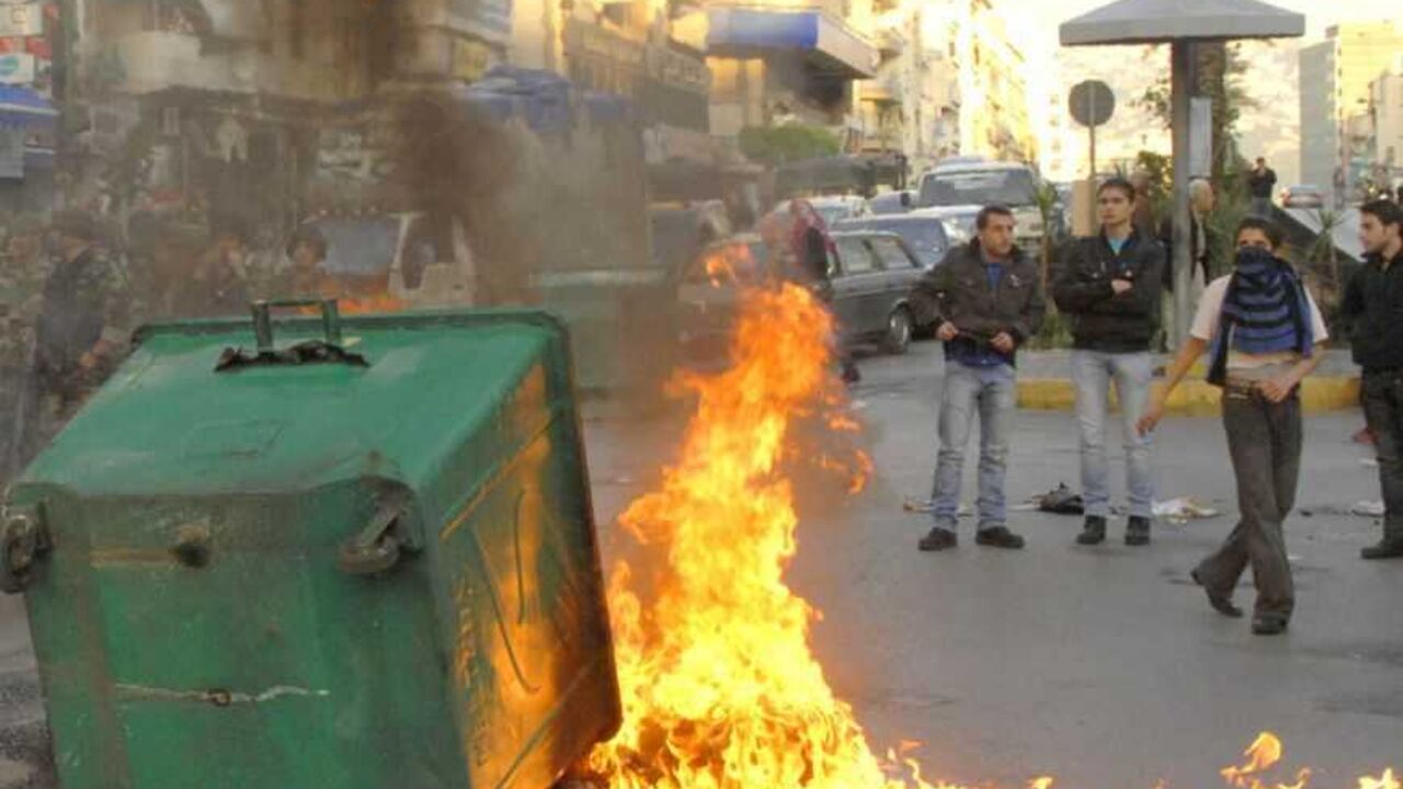 Sunni Muslim protesters set garbage bins on fire, blocking Beirut's Corniche al-Mazraa road, to protest the attacks on Sunni Muslim scholars Sunni Muslim protesters set garbage bins on fire, blocking Beirut's Corniche al-Mazraa road, to protest the attacks on Sunni Muslim scholars, March 18, 2013. Four Sunni Muslim scholars were beaten up in two separate attacks in Beirut on Sunday night, testing a fragile peace between the sects and factions that fought Lebanon's 15-year civil war. REUTERS/Hussam Shebaro (LEBANON - Tags: POLITICS CIVIL UNREST) - RTR3F5Q3