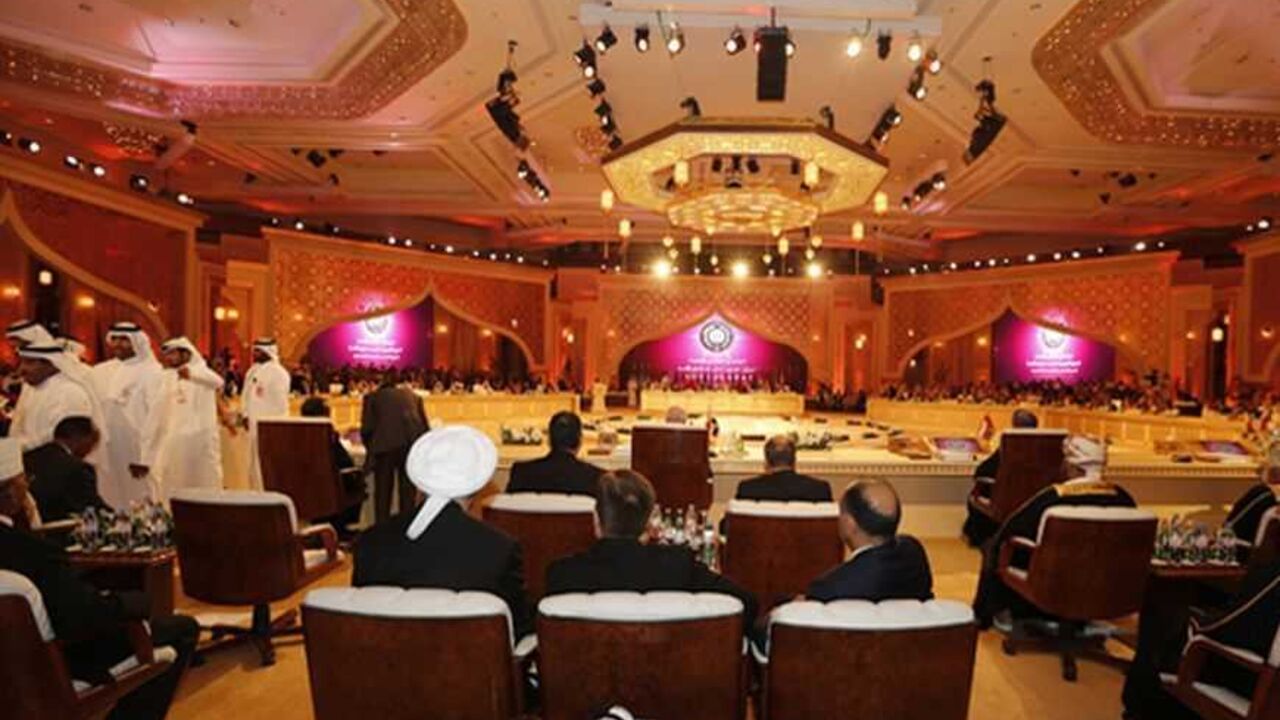 SYRIA-CRISIS/SUMMIT-OPEN Leaders from Arab states are seen attending the opening of the Arab League summit in Doha March 26, 2013. A summit of Arab heads of state opened in the Qatari capital Doha on Tuesday expected to focus on the war in Syria as well as on the Israeli-Palestinian conflict. REUTERS/Ahmed Jadallah (QATAR - Tags: POLITICS) - RTXXXR4