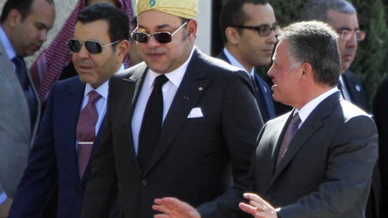 Jordan's King Abdullah speaks to Morocco's King Mohammed as they meet at the Royal Palace in Amman Jordan's King Abdullah (R) speaks to Morocco's King Mohammed (C) as they meet at the Royal Palace in Amman October 18, 2012. King Mohammed is on a three-day official visit to strengthen bilateral relations. REUTERS/Ali Jarekji (JORDAN - Tags: POLITICS ROYALS) - RTR39A84