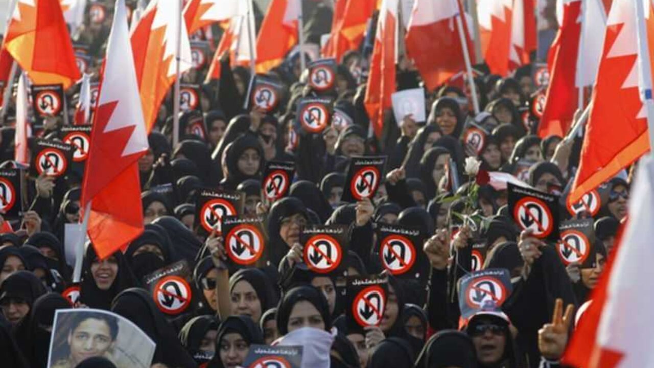 Protesters hold banners and Bahraini flags as they participates in a rally in Budaiya Protesters hold banners with sign "No U Turn" meaning "No Returning Back" and hold Bahraini flags as they participates in a rally organised by Bahrain's main opposition society Al Wefaq, in Budaiya west of Manama, Bahrain, February 6, 2013. REUTERS/Hamad I Mohammed (BAHRAIN - Tags: POLITICS CIVIL UNREST TPX IMAGES OF THE DAY) - RTR3DETO