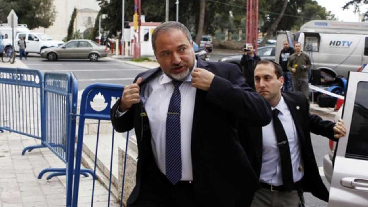 Lieberman, former Israeli foreign minister, arrives at Jerusalem's magistrate court Avigdor Lieberman (C), former Israeli foreign minister, arrives at Jerusalem's magistrate court February 17, 2013. Lieberman's trial began in Jerusalem on Sunday and he pleaded not guilty to charges of fraud and breach of trust, allegations that prompted his resignation as foreign minister in December. REUTERS/Baz Ratner (JERUSALEM - Tags: POLITICS CRIME LAW) - RTR3DWQJ