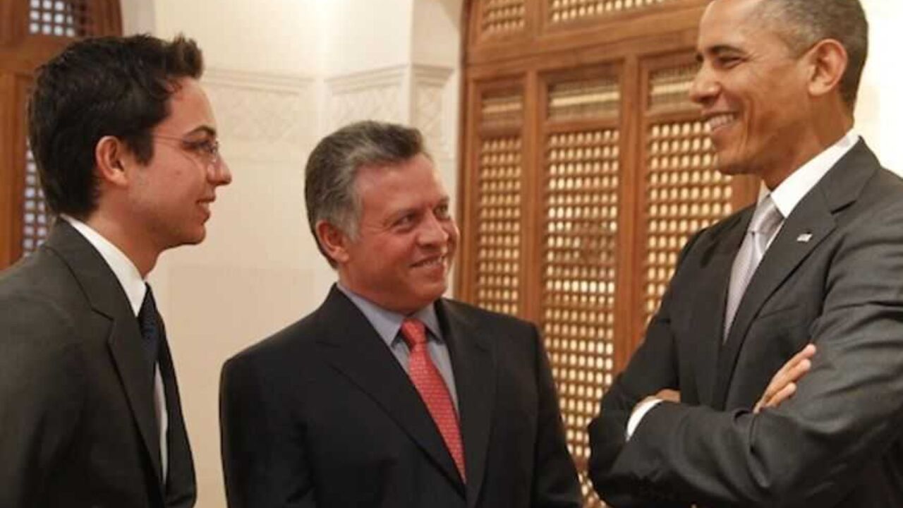 Jordanian Royal Palace handout photo shows U.S. President Obama chatting with Jordan's King Abdullah and his son Crown Prince Hussein in Amman U.S. President Barack Obama (R) chats with Jordan's King Abdullah (C) and his son Crown Prince Hussein during a meeting at Al-Hummar Palace in Amman in this March 22, 2013 handout photo by the Jordanian Royal Palace. REUTERS/Yousef Allan/Jordanian Royal Palace/Handout (JORDAN - Tags: POLITICS ROYALS)
ATTENTION EDITORS - THIS IMAGE WAS PROVIDED BY A THIRD PARTY. FOR EDITORIAL USE ONLY. NOT FOR SALE FOR MARKETING OR ADVERTISING CAMPAIGNS. THIS PICTURE IS DISTRIBUTED EXACTLY AS RECEIVED BY REUTERS, AS A SERV