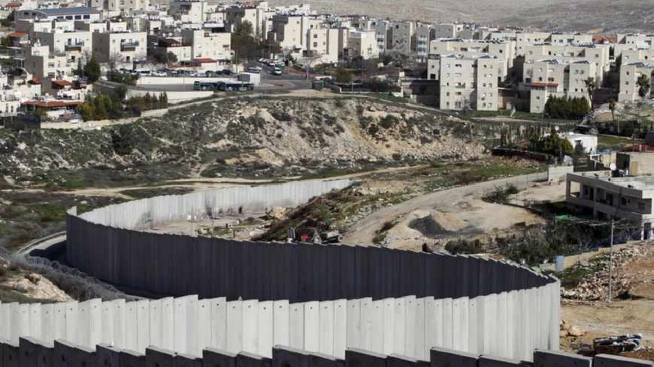 Section of controversial Israeli barrier is seen between Shuafat refugee camp, in West Bank near Jerusalem, and Pisgat Zeev, in area Israel annexed to Jerusalem after capturing it in 1967 Middle East war A section of the controversial Israeli barrier is seen between the Shuafat refugee camp (R), in the West Bank near Jerusalem, and Pisgat Zeev (rear), in an area Israel annexed to Jerusalem after capturing it in the 1967 Middle East war, January 27, 2012. Israel has presented Palestinians with its ideas for the borders and security arrangements of a future Palestinian state, in a bid to keep exploratory talks alive, Palestinian and Israeli sources said on Friday. REUTERS/Baz Ratner (JERUSALEM - Tags: POLITIC
