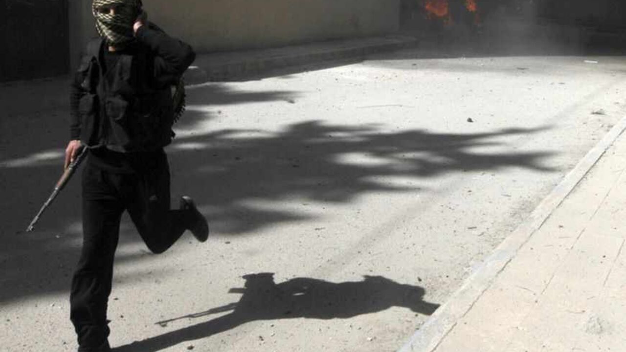 A fighter from Islamist Syrian rebel group Jabhat al-Nusra runs with his weapon as their base is shelled in Raqqa province A fighter from Islamist Syrian rebel group Jabhat al-Nusra runs with his weapon as their base is shelled in Raqqa province, eastern Syria, March 14, 2013. REUTERS/Hamid Khatib (SYRIA - Tags: CONFLICT POLITICS) - RTR3EZGW