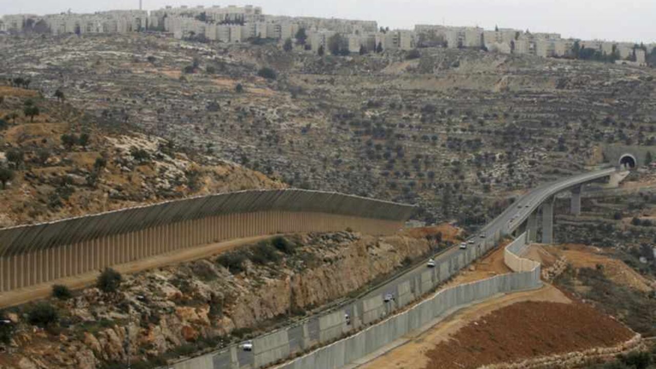 A view of Gilo is seen from the West Bank town of Beit Jala A view of Gilo, a Jewish settlement on land Israel captured in 1967 and annexed to its Jerusalem municipality, is seen from the West Bank town of Beit Jala January 16, 2011. A plan to build 1,400 new homes for Jews in Gilo could be approved as early as next week by Israel's Jerusalem municipality, a city council member said on Sunday. REUTERS/Baz Ratner (POLITICS BUSINESS CONSTRUCTION) - RTXWMVX