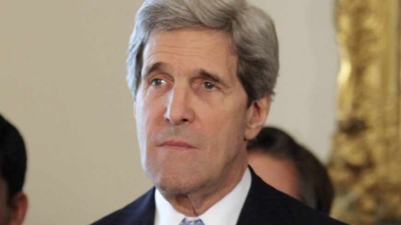 John Kerry attends a meeting of Obama with African leaders at the White House in Washington U.S. Secretary of State John Kerry attends a meeting of President Barack Obama with African leaders at the White House in Washington March 28, 2013. REUTERS/Yuri Gripas (UNITED STATES - Tags: POLITICS) - RTXY124