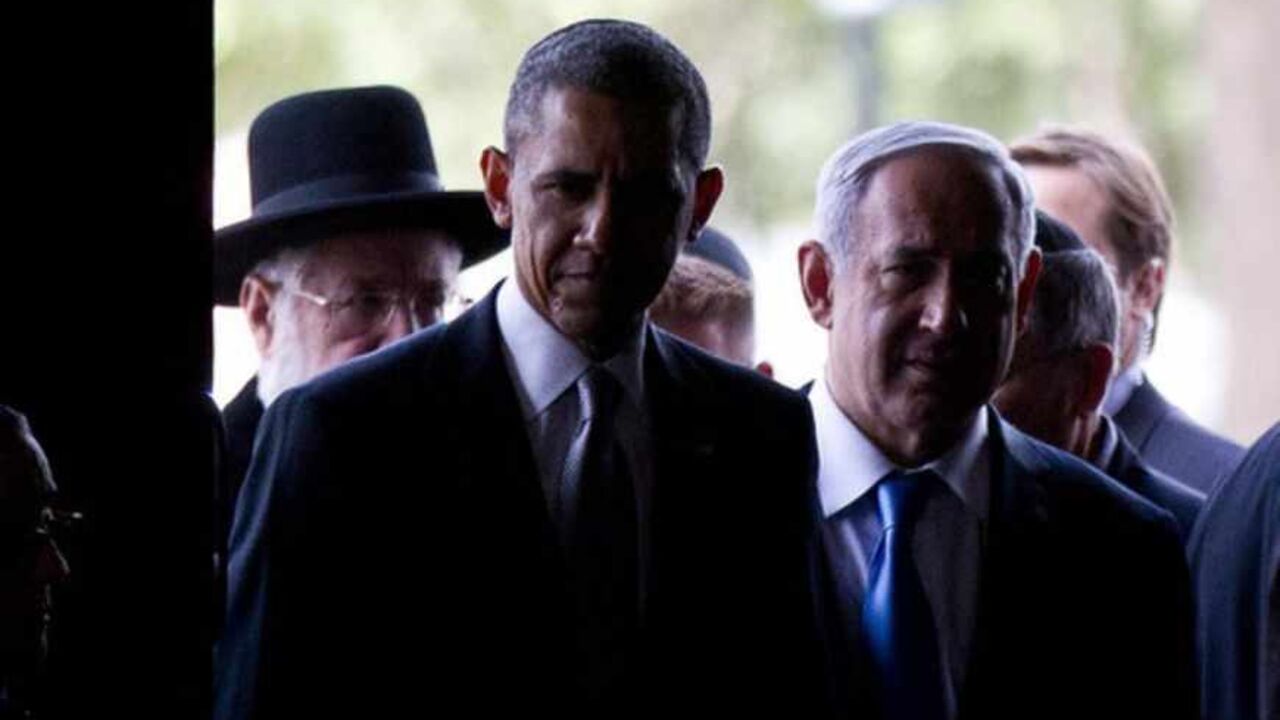 JERUSALEM, ISRAEL - MARCH 22:  (ISRAEL OUT) U.S. President Barack Obama and Israeli Prime Minister Benjamin Netanyahu during his visit to the Yad Vashem Holocaust Memorial museum on March 22, 2013 in Jerusalem, Israel. This is Obama's first visit as president to the region and his itinerary includes meetings with the Palestinian and Israeli leaders as well as a visit to the Church of the Nativity in Bethlehem.  (Photo by Uriel Sinai/Getty Images)