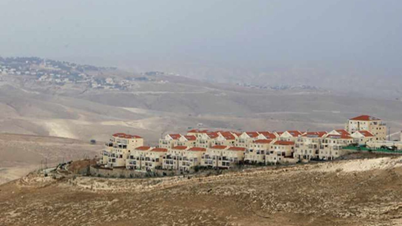 ISRAEL-PALESTINIANS/ISOLATION A view shows the West Bank Jewish settlement of Maale Adumim near Jerusalem in this picture taken December 4, 2012. Israel risks sleep walking into a crisis with its allies over relentless settlement-building in the occupied West Bank and East Jerusalem unless it realises that the international anger is genuine and adjusts its course. Picture taken December 4, 2012. To match Analysis ISRAEL-PALESTINIANS/ISOLATION REUTERS/Ammar Awad (WEST BANK - Tags: POLITICS) - RTR3DF7C
