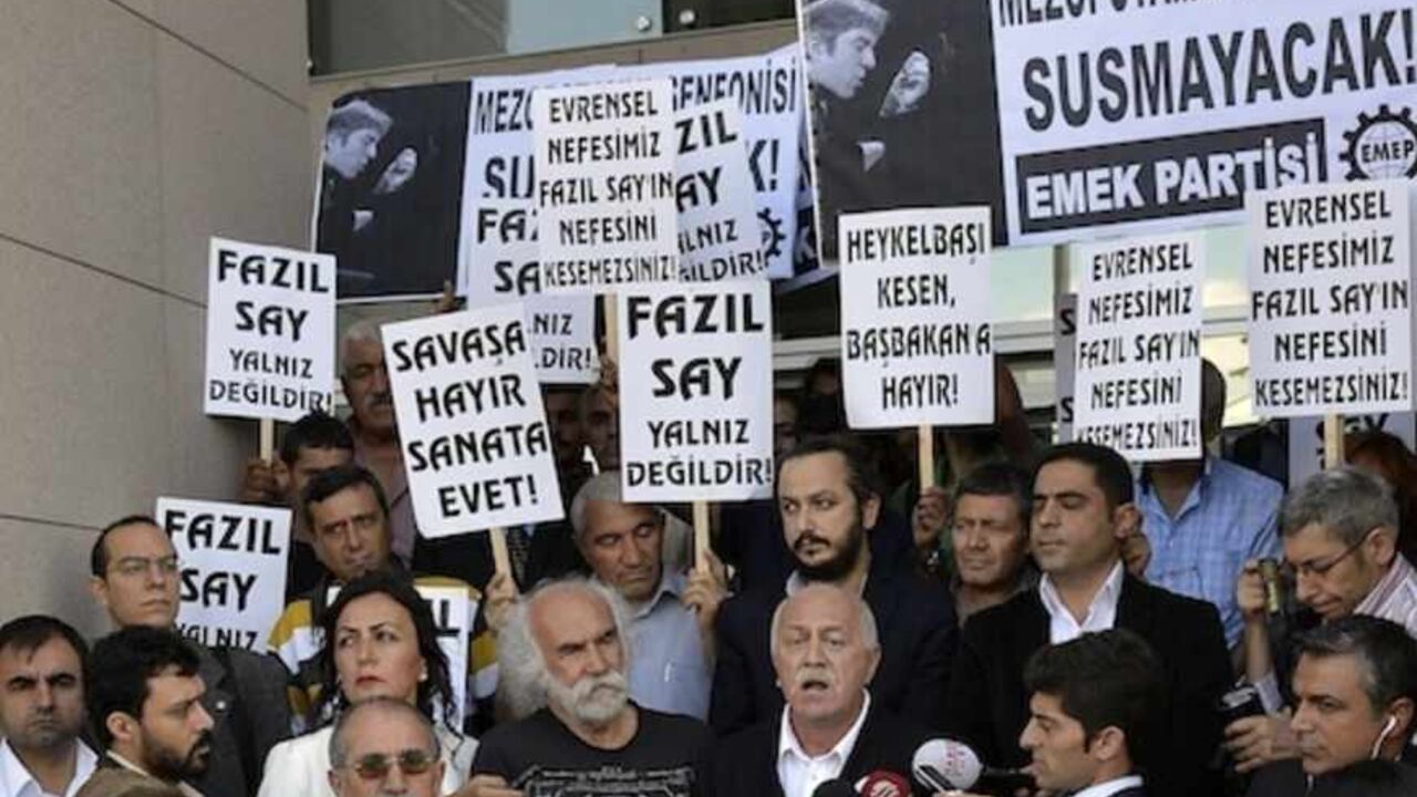 Supporters of Turkish classical pianist Fazil Say demonstrate in front of the court house in Istanbul Supporters of Turkish classical pianist Fazil Say demonstrate in front of the court house in Istanbul October 18, 2012. Internationally acclaimed Turkish classical pianist Fazil Say goes on trial on charges of insulting Muslim religious values in comments posted on Twitter. REUTERS/Burak Akbulut/Anadolu Agency (TURKEY - Tags: POLITICS CIVIL UNREST CRIME LAW) FOR EDITORIAL USE ONLY. NOT FOR SALE FOR MARKETING OR ADVERTISING CAMPAIGNS. THIS IMAGE HAS BEEN SUPPLIED BY A THIRD PARTY. IT IS DISTRIBUTED, EXACTLY