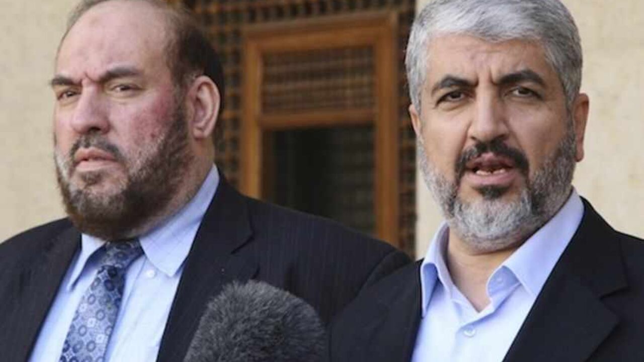 Hamas leader Khaled Meshaal (R) and Mohammad Nazzal, a member of the Hamas leadership, speak to media after their meeting with Jordan's King Abdullah at the Royal Palace in Amman January 28, 2013.  REUTERS/Majed Jaber (JORDAN - Tags: POLITICS) - RTR3D30A