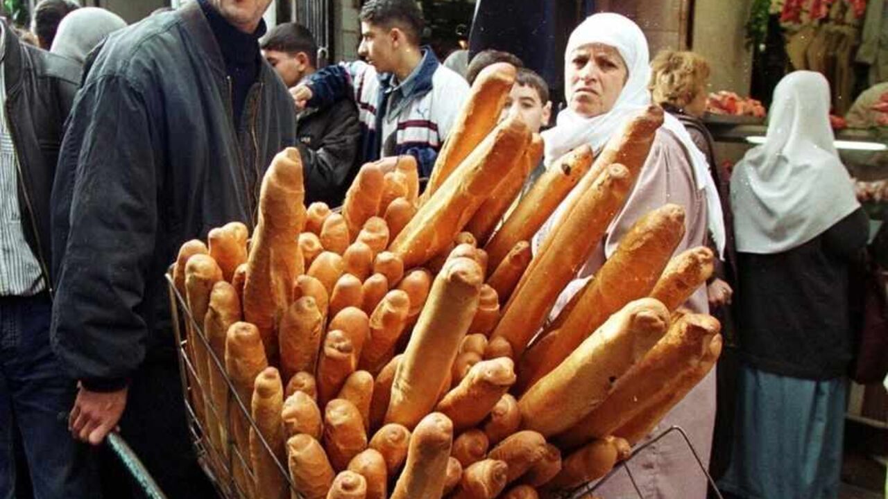 An Algerian bread vendor pushes his cart during shopping hours in the popular Kasbah neighborhood December 15. The start of Ramadan is always marked by a steep raise in prices. [Security has been tightened in major cities to prevent Islamic guerrilla attacks who consider Ramadan an auspicious period in their struggle to set up a purist state.  ] - RTXJDR1