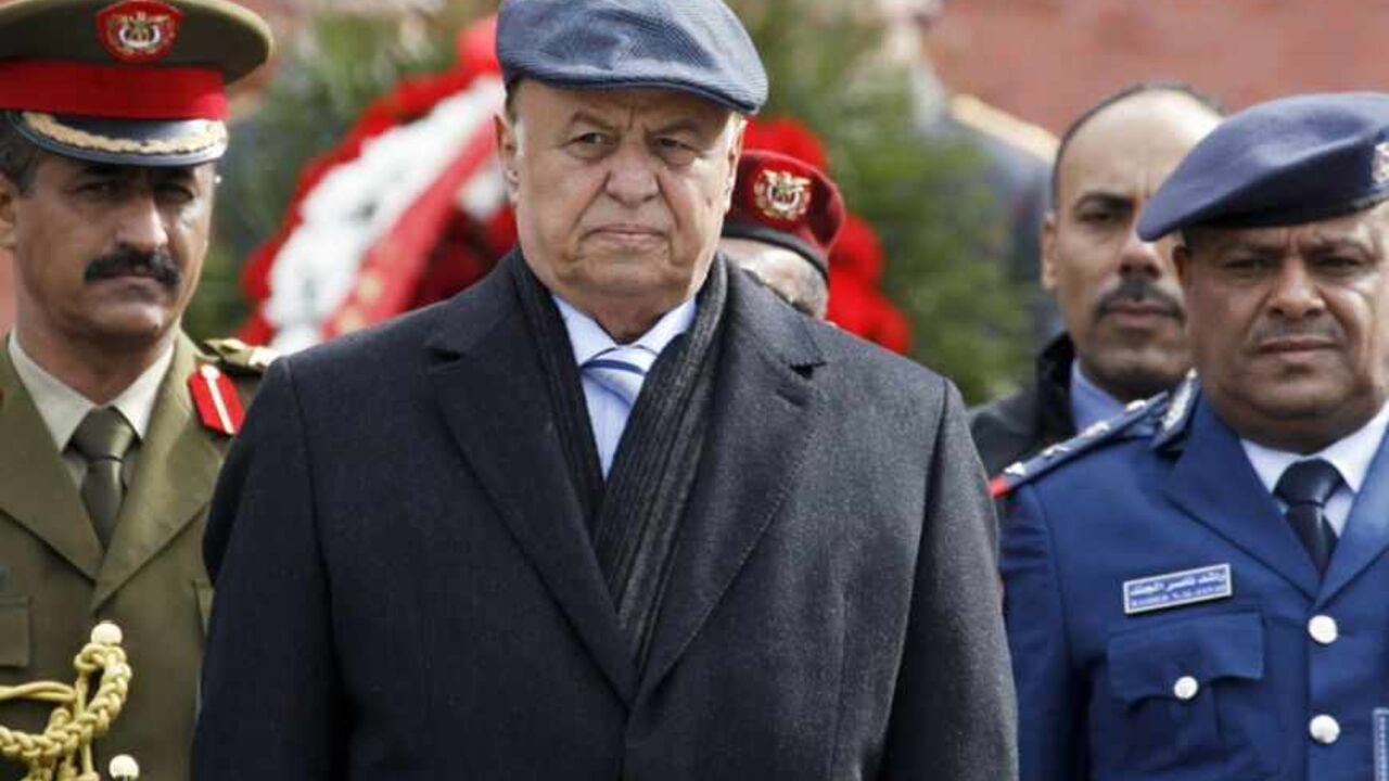 Yemen's President Hadi watches honour guards pass by after a wreath laying ceremony at the Tomb of the Unknown Soldier near Moscow's Kremlin walls Yemen's President Abd-Rabbu Mansour Hadi (C) watches honour guards pass by after a wreath laying ceremony at the Tomb of the Unknown Soldier near Moscow's Kremlin walls, April 2, 2013. REUTERS/Sergei Karpukhin (RUSSIA - Tags: POLITICS) - RTXY5JA
