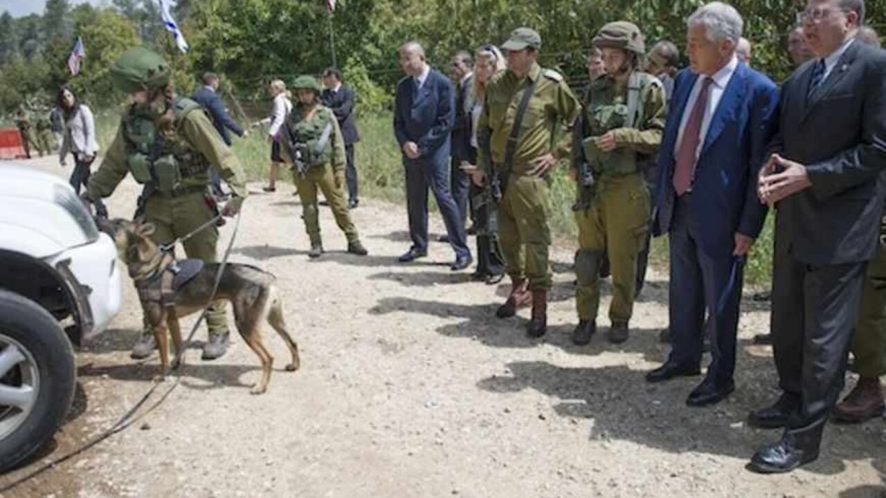 U.S. Defense Secretary Hagel and Israeli Defense Minister Yaalon watch an Israeli military K-9 unit train at an army base near Tel Aviv U.S. Defense Secretary Chuck Hagel (2nd R) and Israeli Defense Minister Moshe Yaalon (R) watch an Israeli military K-9 unit train at an army base near Tel Aviv April 23, 2013. REUTERS/Jim Watson/Pool (ISRAEL - Tags: POLITICS MILITARY ANIMALS) - RTXYWPQ