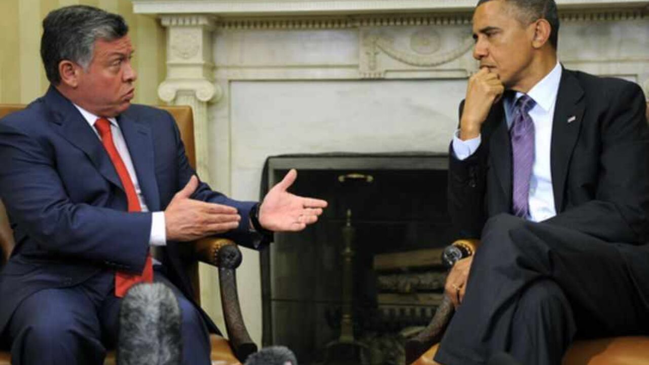 U.S. President Obama listens to Jordan's King Abdullah before a bilateral meeting in Washington U.S. President Barack Obama (R) listens to remarks by Jordan's King Abdullah prior to a bilateral meeting in the Oval Office of the White House to discuss issues like the Syrian crisis and regional security, in Washington, April 26, 2013. REUTERS/Mike Theiler (UNITED STATES - Tags: POLITICS) - RTXZ19P