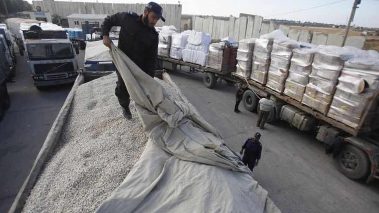 Member of Hamas security forces checks a truck loaded with gravel at the Kerem Shalom crossing between Israel and the southern Gaza Strip A member of Hamas security forces checks a truck loaded with gravel at the Kerem Shalom crossing between Israel and the southern Gaza Strip December 30, 2012. Israel eased its blockade of Gaza on Sunday, allowing a shipment of gravel for private construction into the Palestinian territory for the first time since Hamas seized control in 2007.
REUTERS/Ibraheem Abu Mustafa (GAZA - Tags: POLITICS) - RTR3BZDA