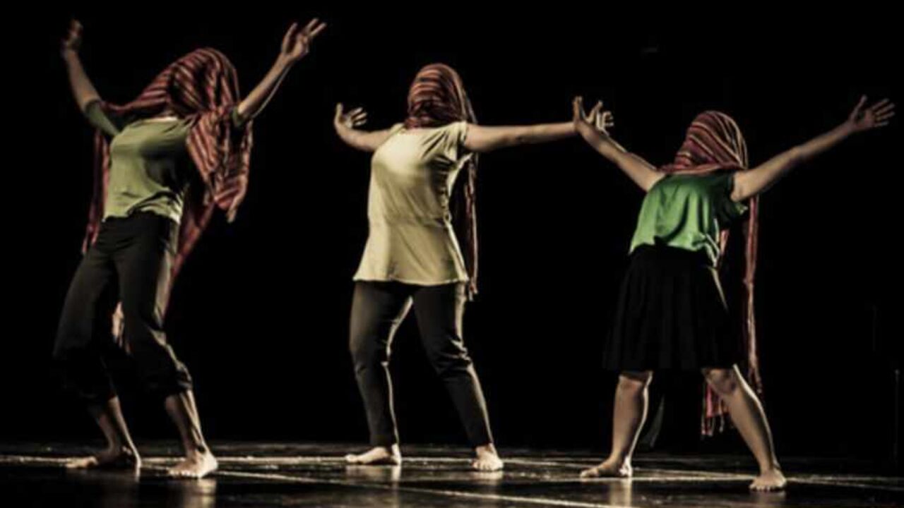 Ordinary Madness Dance Performance by Sareyyet Ramallah – First Ramallah Group (FRG), at the National Theatre - Jerusalem (Photography by: Nabil Darwish [ndproductions::digital imaging::] Copyright © 2013)