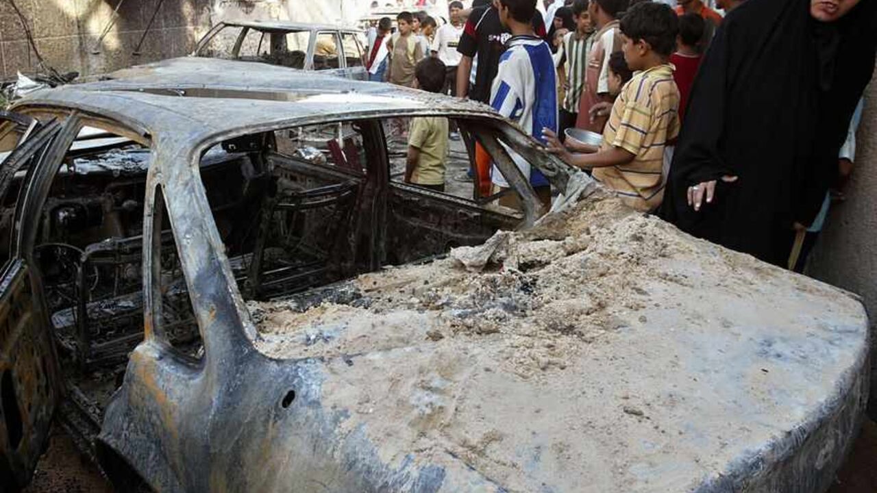 Iraqis inspect the damage following fighting in Baghdad's Sadr City August 7, 2006. Two people were killed and 18 wounded when U.S. and Iraqi forces raided a suspected death squad in the mostly Shi'ite area of Sadr City in east Baghdad, a police source said. The U.S. military said they were targeting suspected members of a punishment and torture cell.   REUTERS/Kareem Raheem    (IRAQ) - RTR1G607
