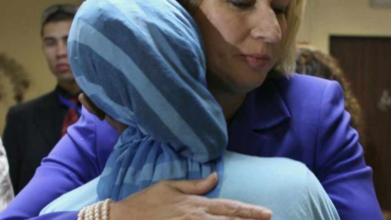 Israel's Foreign Minister Tzipi Livni hugs a woman in Jerusalem Israel's Foreign Minister Tzipi Livni (R) hugs a woman living in a shelter for battered women in Jerusalem November 25, 2008. Tuesday marks the International Day for the Elimination of Violence against Women. REUTERS/Eliana Aponte (JERUSALEM) - RTXAYH7