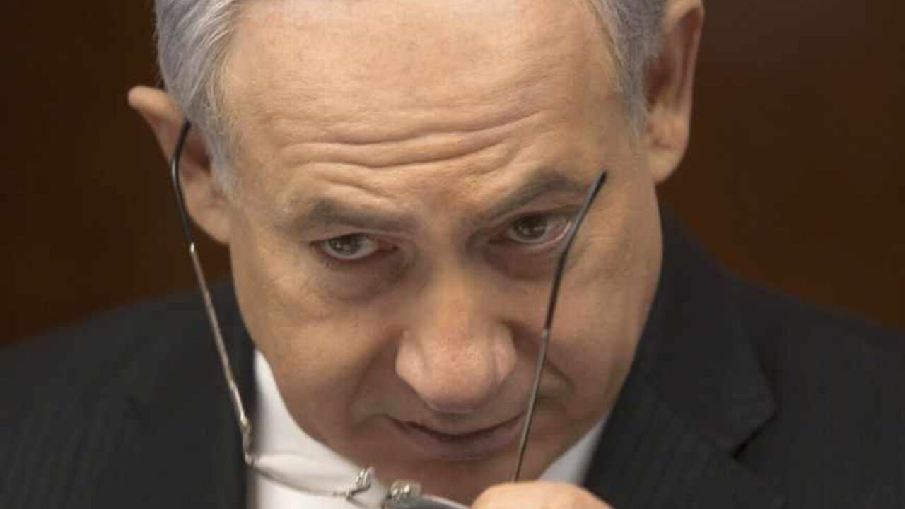 Israel's Prime Minister Benjamin Netanyahu attends the weekly cabinet meeting in Jerusalem April 28, 2013. REUTERS/Sebastian Scheiner/Pool (JERUSALEM - Tags: POLITICS) - RTXZ2HB