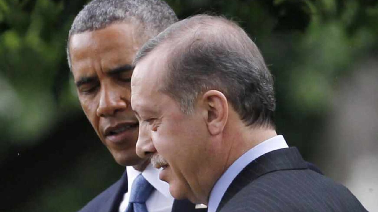 U.S. President Obama bids Turkey's PM Erdogan farewell in Washington U.S. President Barack Obama (L) bids Turkey's Prime Minister Recep Tayyip Erdogan farewell following their joint news conference in the Rose Garden of the White House in Washington, May 16, 2013. REUTERS/Jason Reed (UNITED STATES - Tags: POLITICS) - RTXZPFD