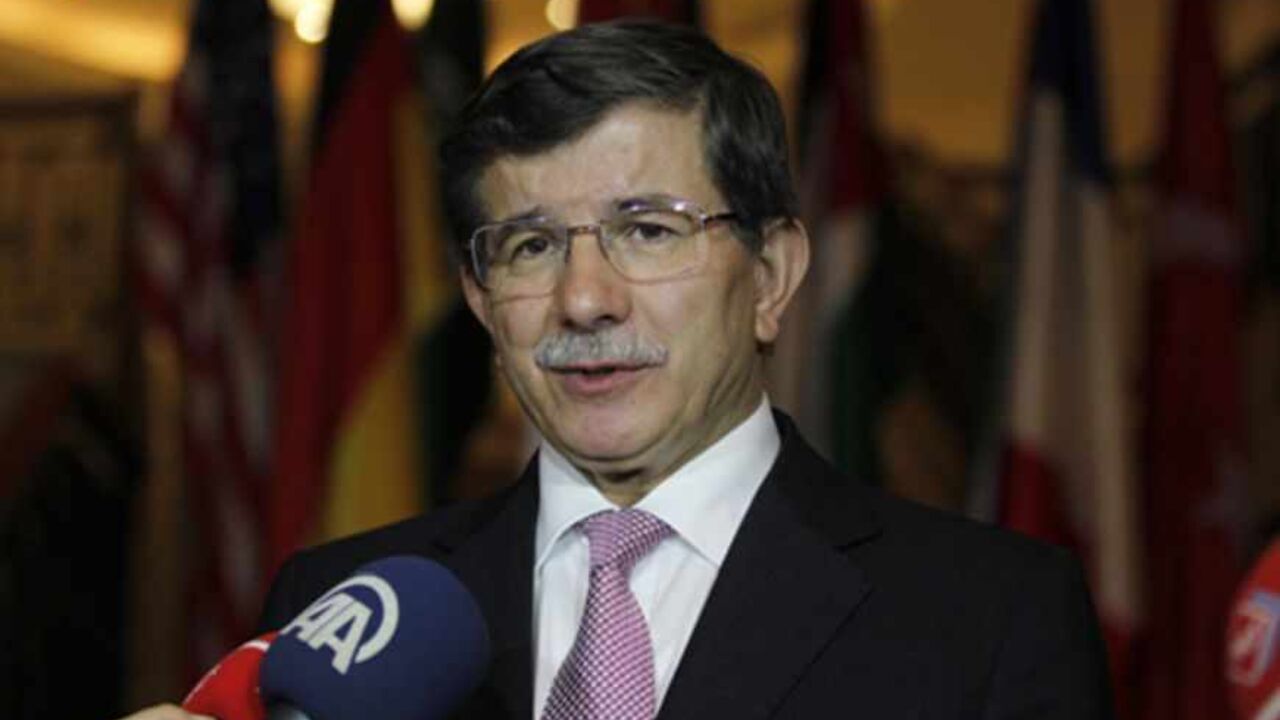 JORDAN/ Turkish Foreign Minister Ahmet Davutoglu speaks to the media after the Friends of Syria alliance meeting in Amman May 22, 2013. REUTERS/Muhammad Hamed (JORDAN - Tags: POLITICS) - RTXZX4H