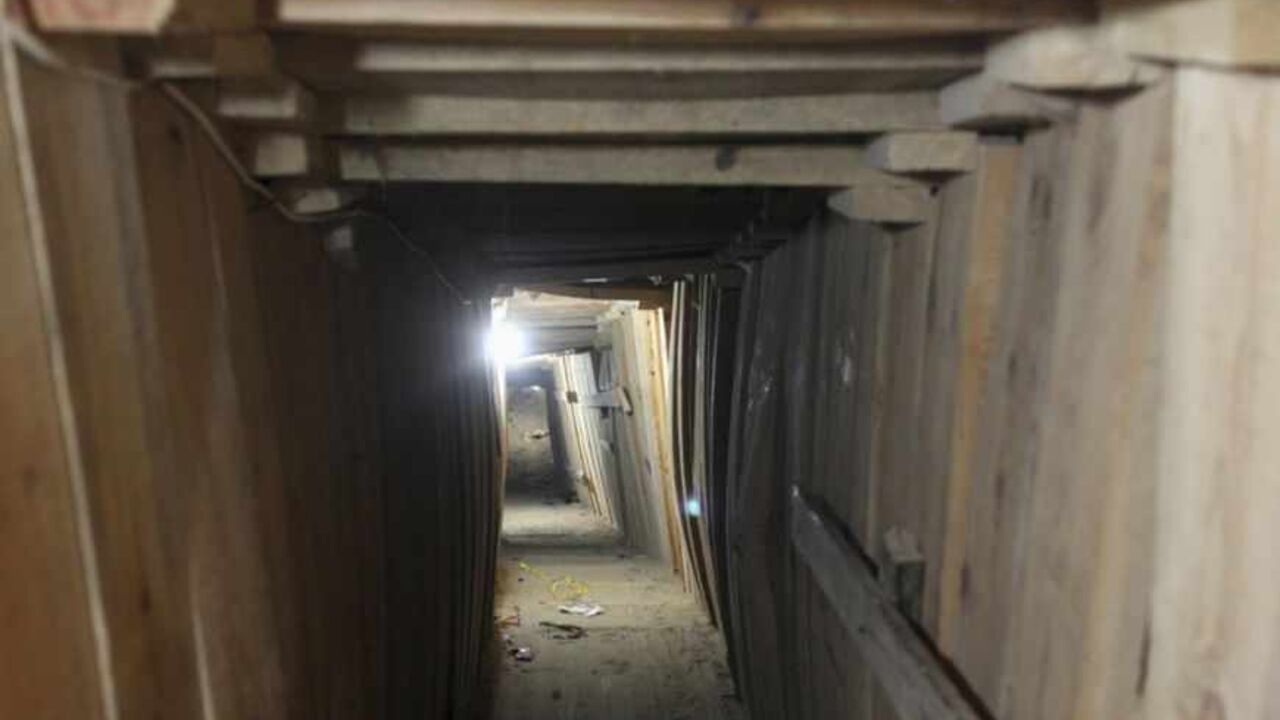 A working tunnel, which is used to smuggle people from Egypt to Gaza, is seen in Egyptian border city of Rafah A working tunnel, which is used to smuggle people from Egypt to Gaza, is seen in the Egyptian border city of Rafah, May 13, 2013. REUTERS/Asmaa Waguih (EGYPT - Tags: POLITICS CONFLICT) - RTXZLC7