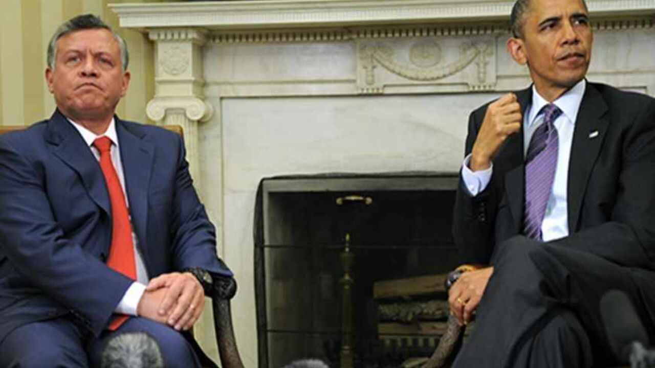 U.S. President Barack Obama (R) and Jordan's King Abdullah await questions from the press prior to a bilateral meeting in the Oval Office of the White House to discuss issues like the Syrian crisis and regional security, in Washington, April 26, 2013. REUTERS/Mike Theiler (UNITED STATES - Tags: POLITICS) - RTXZ1AA