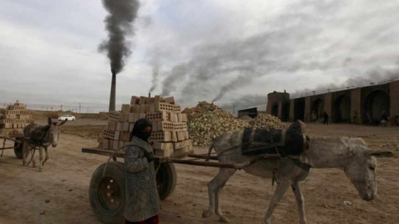 A girl works in a brick factory in Nahrawan, east of Baghdad A girl works in a brick factory in the town of Nahrawan, east of Baghdad, March 8, 2012. REUTERS/Thaier al-Sudani (IRAQ - Tags : - Tags: SOCIETY BUSINESS EMPLOYMENT) - RTR2Z0ZC