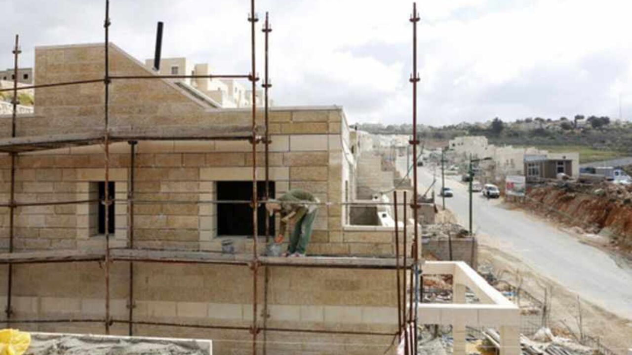 Palestinian labourers work on a construction site in a Jewish settlement near Jerusalem A Palestinian labourer works on a construction site in the West Bank Jewish settlement of Har Gilo, near Jerusalem March 18, 2013. Israeli Prime Minister Benjamin Netanyahu's new governing coalition prepared to take office after a parliamentary vote on Monday with powerful roles reserved for supporters of settlers in occupied territory. REUTERS/Baz Ratner (WEST BANK - Tags: POLITICS BUSINESS CONSTRUCTION) - RTR3F5GB