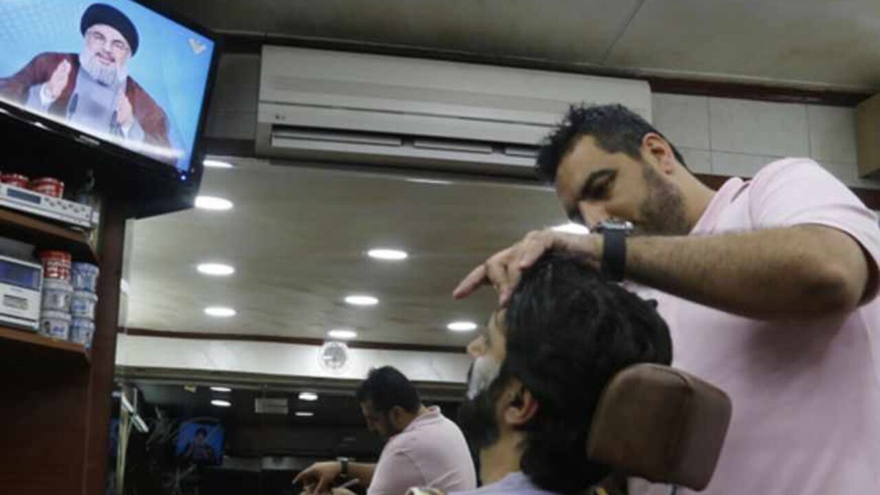 Lebanon's Hezbollah leader Sayyed Hassan Nasrallah speaks on television as a barber shaves a customer at a men's hairdresser shop in Beirut Lebanon's Hezbollah leader Sayyed Hassan Nasrallah speaks on television as a barber shaves a customer at a men's hairdresser shop in Beirut, April 30, 2013. REUTERS/Mohamed Azakir (LEBANON - Tags: POLITICS) - RTXZ5BG