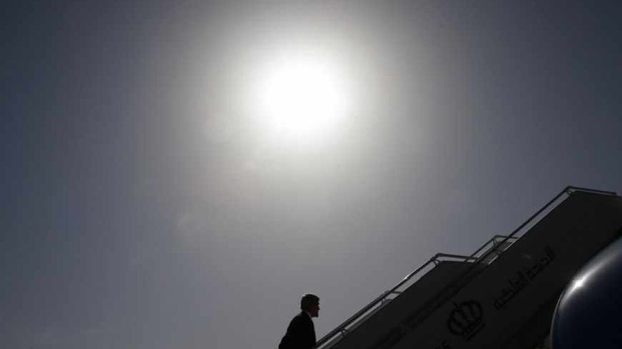 U.S. Secretary of State John Kerry boards his plane in Amman U.S. Secretary of State John Kerry boards his plane in Amman, Jordan, May 23, 2013. REUTERS/Jim Young (JORDAN - Tags: POLITICS) - RTXZXEL