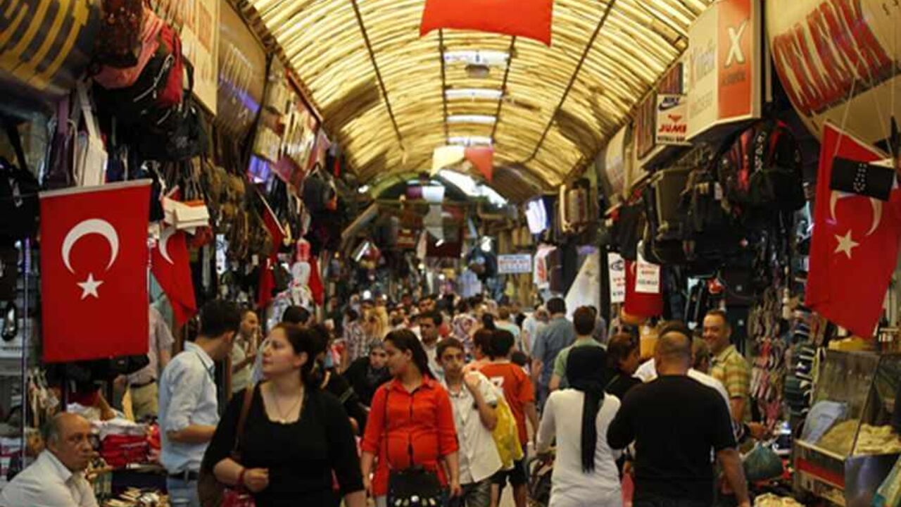 TURKEY-ECONOMY/ People shop in a shopping district in Hatay May 17, 2013. Turkey hailed its second investment grade rating on Friday, seeing it as a seal of approval from international markets for a decade of economic reform. Investors joined in, driving sovereign bond yields to record lows. Government enthusiasm was tempered, however, by some concern that the move, coinciding with a visit by Turkey's Prime Minister Tayyip Erdogan to Washington, might trigger over-large capital inflows into the lira currency. REUTERS/Umit