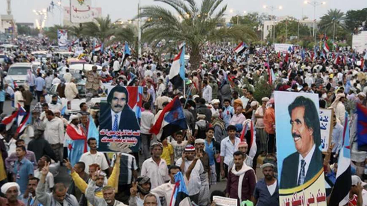 YEMEN/ Supporters of Yemen's separatist Southern Movement hold up posters of former president of South Yemen Ali Salem al-Beidh during a rally in the southern port city of Aden January 27, 2013. The rally was held to call for the secession of Yemen's south. REUTERS/Yaser Hasan (YEMEN - Tags: POLITICS CIVIL UNREST) - RTR3D1UU