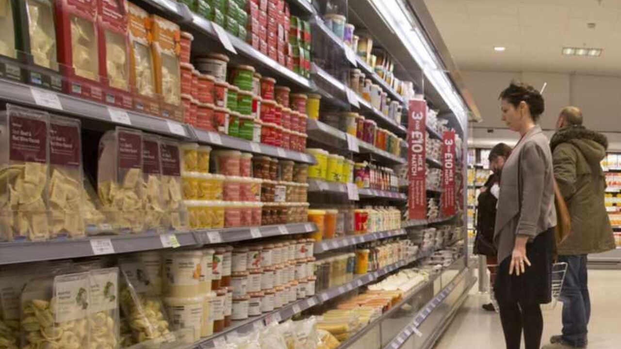 Shoppers browse the aisles in the Canary Wharf store of Waitrose in London January 23, 2013. Waitrose outperformed bigger rivals Tesco, Sainsbury's and Morrisons at Christmas and market research group Kantar Worldpanel said last week its market share in the festive trading period was 4.9 percent - a new high. Picture taken January 23, 2013.  REUTERS/Neil Hall (BRITAIN - Tags: BUSINESS FOOD) - RTR3CX4B