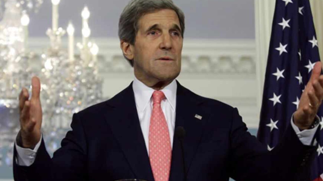 USA/ U.S. Secretary of State John Kerry speaks to the media about Syria at the State Department in Washington May 31, 2013. REUTERS/Yuri Gripas (UNITED STATES - Tags: POLITICS) - RTX107CG