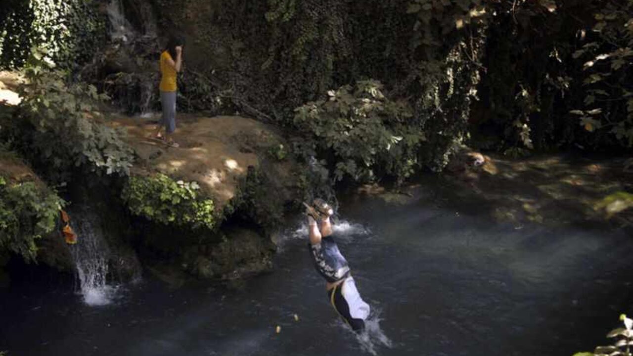 A resident jumps into water for a swim at Ahmed Awa tourist resort, where three American hikers are believed to have disappeared, near Sulaimaniyah A resident jumps into water for a swim at Ahmed Awa tourist resort, known for its waterfalls, near Iraq's border with Iran where three American hikers are believed to have disappeared, near Sulaimaniyah, 260 km (160 miles) northeast of Baghdad, August 5, 2009. An Iranian Foreign Ministry spokesman said on Wednesday he could not confirm whether three Americans had been detained by Iran. Picture taken August 5, 2009. REUTERS/Jamal Penjweny (IRAQ CONFLICT TRAVEL) - RTR26G8J