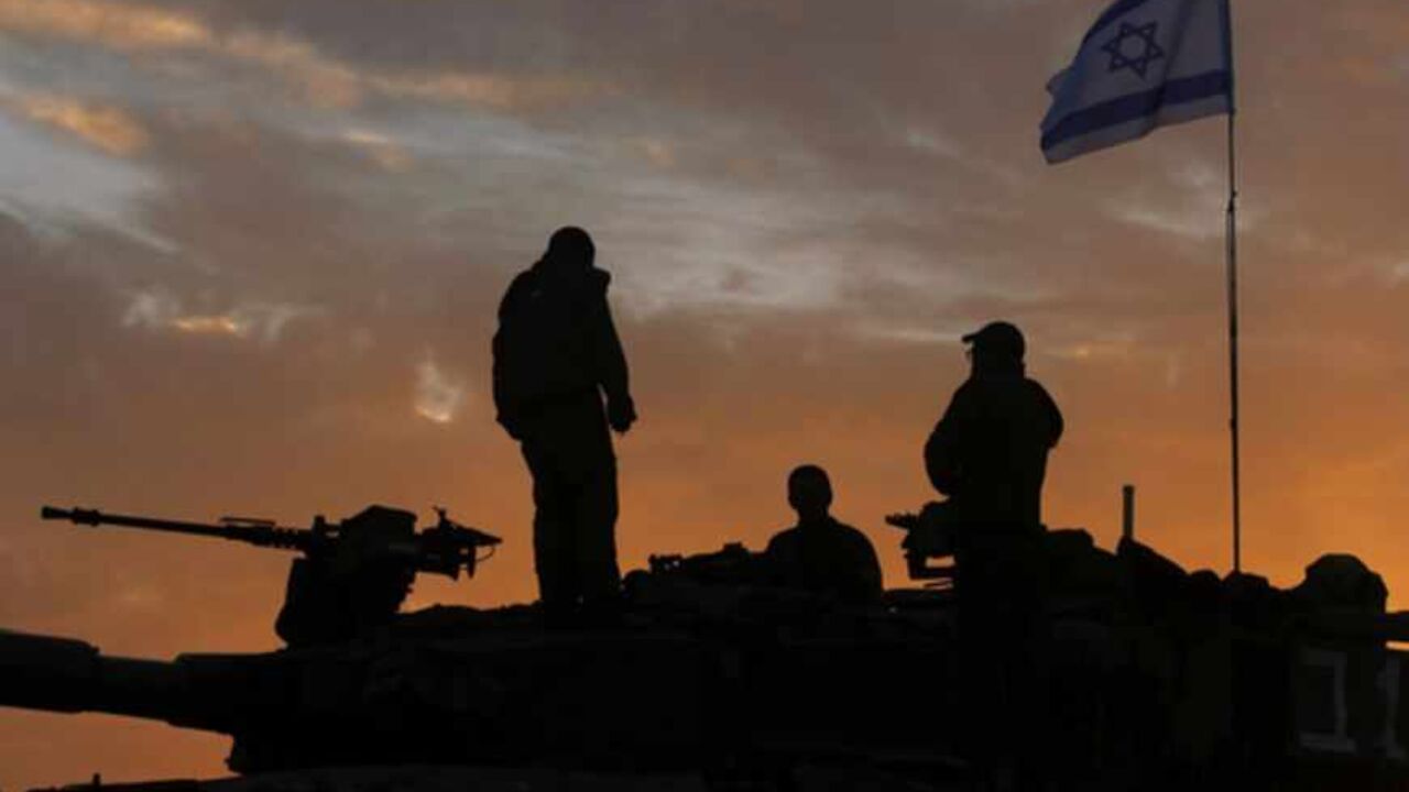 Israeli soldiers atop a tank at the Gaza border Israeli soldiers, atop a tank, prepare to leave their Gaza border position at sun rise November 22, 2012. A ceasefire between Israel and Gaza's Hamas rulers took hold on Thursday after eight days of conflict, although deep mistrust on both sides cast doubt on how long the Egyptian-sponsored deal can last. REUTERS/Yannis Behrakis (ISRAEL - Tags: CONFLICT POLITICS) - RTR3AQ08