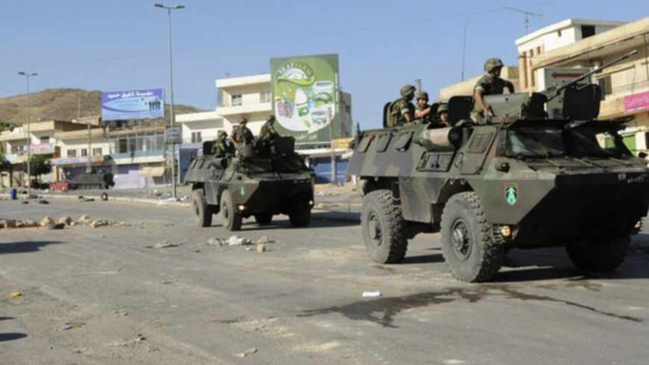 Lebanese Army soldiers deploy after angry protesters blocked roads near the main border crossing with Syria at Masnaa, in the Bekaa region Lebanese Army soldiers deploy after angry protesters blocked roads near the main border crossing with Syria at Masnaa, in the Bekaa region, June 21, 2013. Demonstrators said they were acting in solidarity with residents of the Sunni Muslim Bekaa town of Arsal, which they say has been cut off by security forces investigating the shooting of four Shi'ite Muslim men on Sunday. The army said several military posts and patrols were targeted on Thursday night by protesters, some of them armed, and four soldiers w