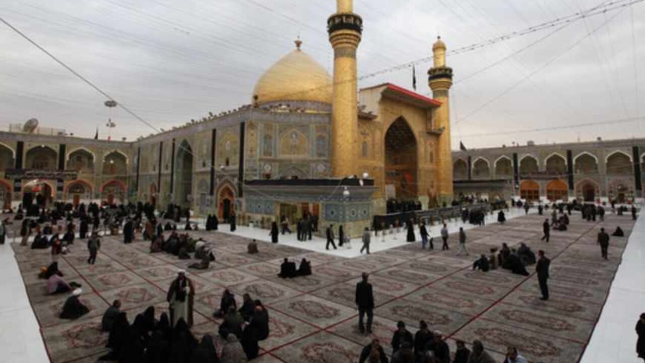 Shi'ite Muslims attend a religious ritual at the Imam Ali shrine in Najaf Shi'ite Muslims attend a religious ritual at the Imam Ali shrine in Najaf, 160 km (100 miles) south of Baghdad, January 8, 2011. REUTERS/Mohammed Ameen (IRAQ - Tags: RELIGION POLITICS) - RTXWC4X