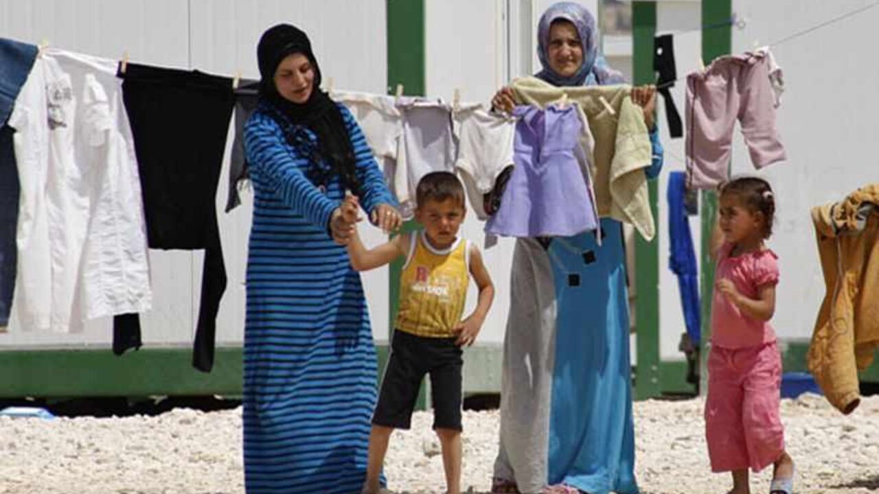 JORDAN/SYRIA Syrian refugees watch the convoy of Oxfam chief executive Mark Goldring as he visits Al Zaatri refugee camp in the Jordanian city of Mafraq, near the border with Syria, April 30, 2013. Goldring is currently visiting Oxfam's work with refugees on the Syria/Jordan border. REUTERS/ Majed Jaber (JORDAN - Tags: POLITICS SOCIETY IMMIGRATION CONFLICT) - RTXZ4X7