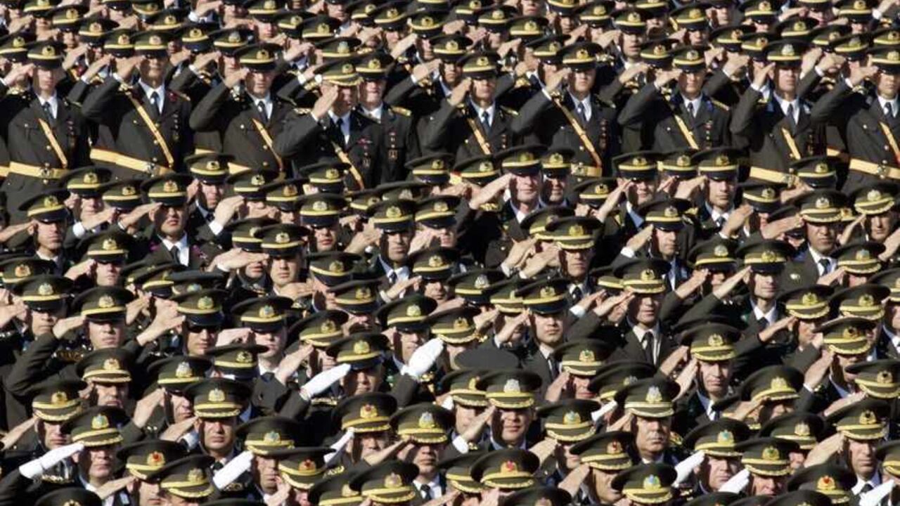 TURKEY-MILITARY/PRESIDENT GUL Turkish soldiers salute during a ceremony marking the 85th anniversary of Victory Day at the mausoleum of Mustafa Kemal Ataturk, founder of modern Turkey, in Ankara August 30, 2007. Turkey's military, stern upholders of secularism, failed to keep former Islamist Abdullah Gul from winning the presidency, but it is likely to try to make life difficult for him and the ruling AK Party. Almost no one expects a military coup, given the strong support for the Islamist-rooted AK Party in general elections in July,