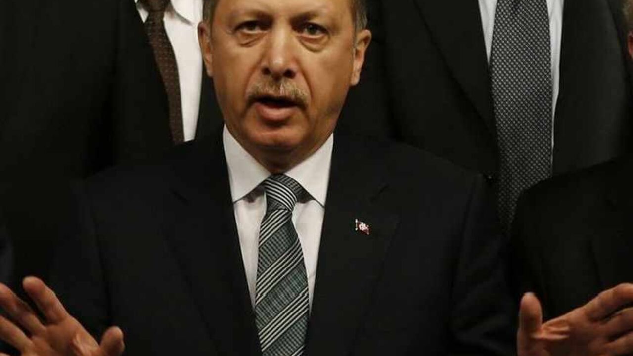 Turkey's Prime Minister Erdogan reacts as he poses with his Greek counterpart Samaras and Greece's Foreign Minister Avramopoulos after signing agreements in Istanbul Turkey's Prime Minister Tayyip Erdogan (C) reacts as he poses with his Greek counterpart Antonis Samaras (L) and Greece's Foreign Minister Dimitris Avramopoulos (R) after signing agreements in Istanbul March 4, 2013. REUTERS/Murad Sezer (TURKEY - Tags: POLITICS) - RTR3EK7W