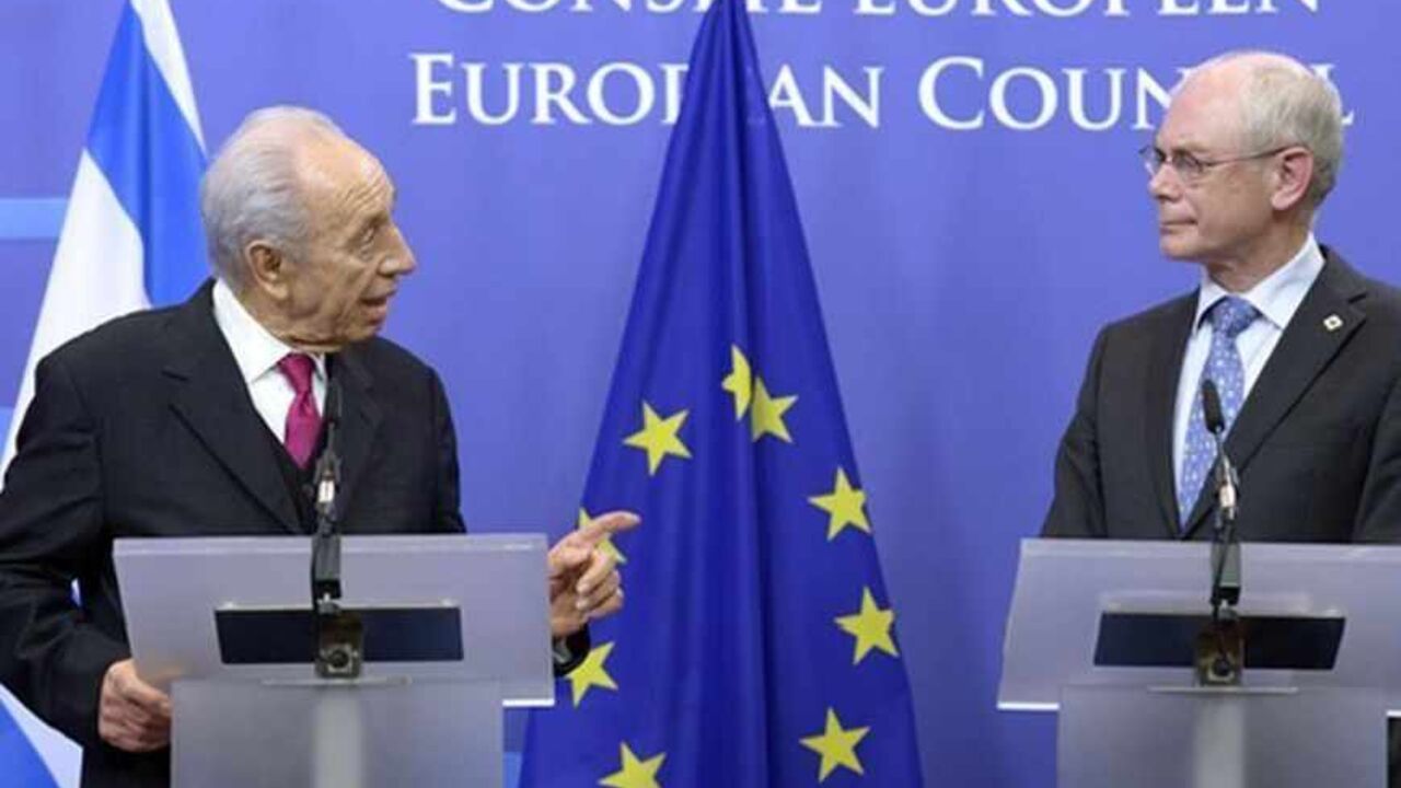 BELGIUM/ Israel's President Shimon Peres (L) talks during a joint news conference with European Council President Herman Van Rompuy after a meeting at the EU Council in Brussels March 6, 2013. REUTERS/Eric Vidal (BELGIUM - Tags: POLITICS) - RTR3ENQR