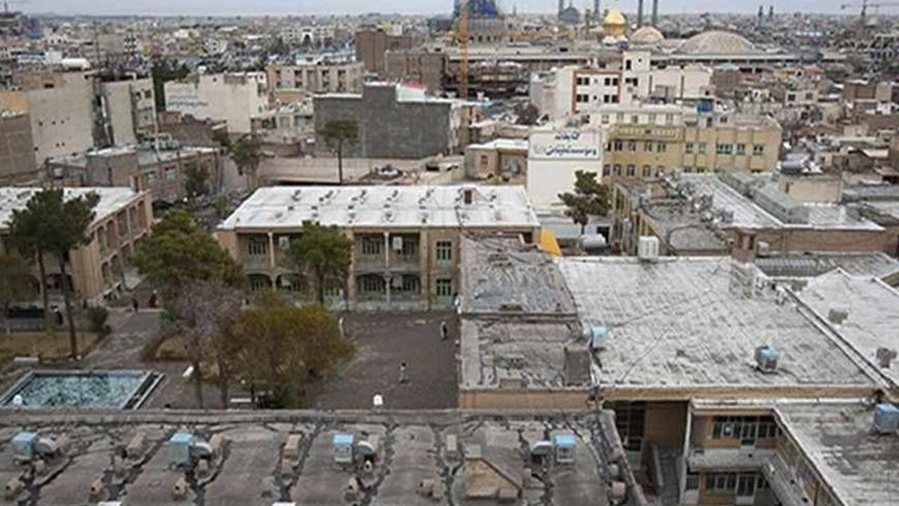 IRAN/ EDITORS' NOTE: Reuters and other foreign media are subject to Iranian restrictions on their ability to film or take pictures in Tehran.
A view of Hojjatieh seminary (bottom) and the holy shrine of Hazrat Ma'soumeh (top), the sister of the seventh shi'ite Muslim Imam Reza, in the holy city of Qom, 120 Km (75 miles) south of Tehran, March 9, 2011. REUTERS/Morteza Nikoubazl (IRAN - Tags: CITYSCAPE RELIGION) - RTR2JNXQ