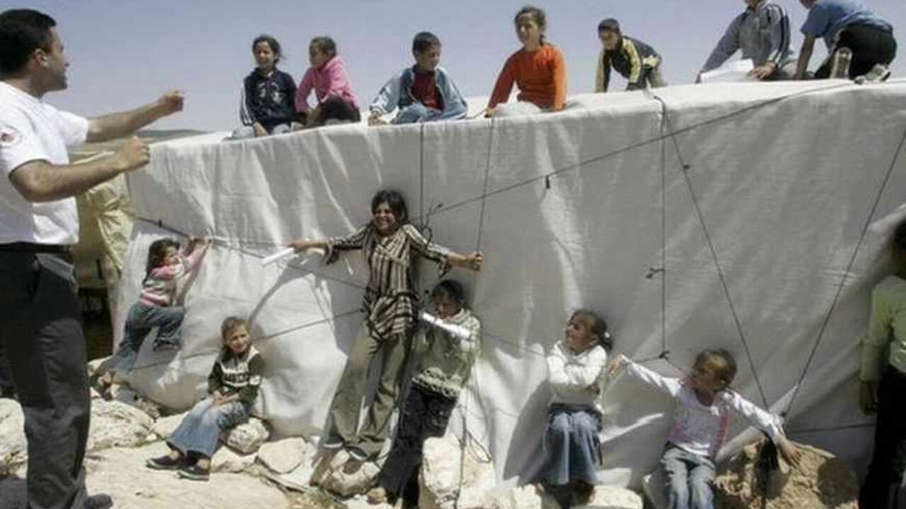 Palestinian children attend a non-violence workshop in the West Bank caves village of Ghwein Palestinian children attend a non-violence workshop in the West Bank caves village of Ghwein, near Hebron, April 30, 2007. REUTERS/Nayef Hashlamoun (WEST BANK) - RTR1P75B