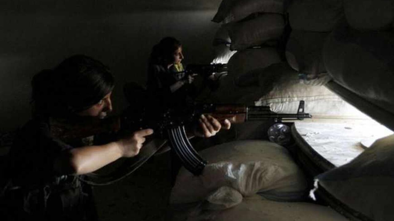 Kurdish female fighters take positions to guard the area in Aleppo's Sheikh Maqsoud neighborhood Kurdish female fighters from the Popular Protection Units (YPG) take positions to guard the area in Aleppo's Sheikh Maqsoud neighborhood, June 19, 2013. Kurdish fighters from the Popular Protection Units (YPG) joined the Free Syrian Army to fight against forces loyal to Syria's President Bashar al-Assad. Picture taken June 19, 2013. REUTERS/Nour Kelze (SYRIA - Tags: POLITICS CIVIL UNREST CONFLICT TPX IMAGES OF THE DAY) - RTX10UJ9