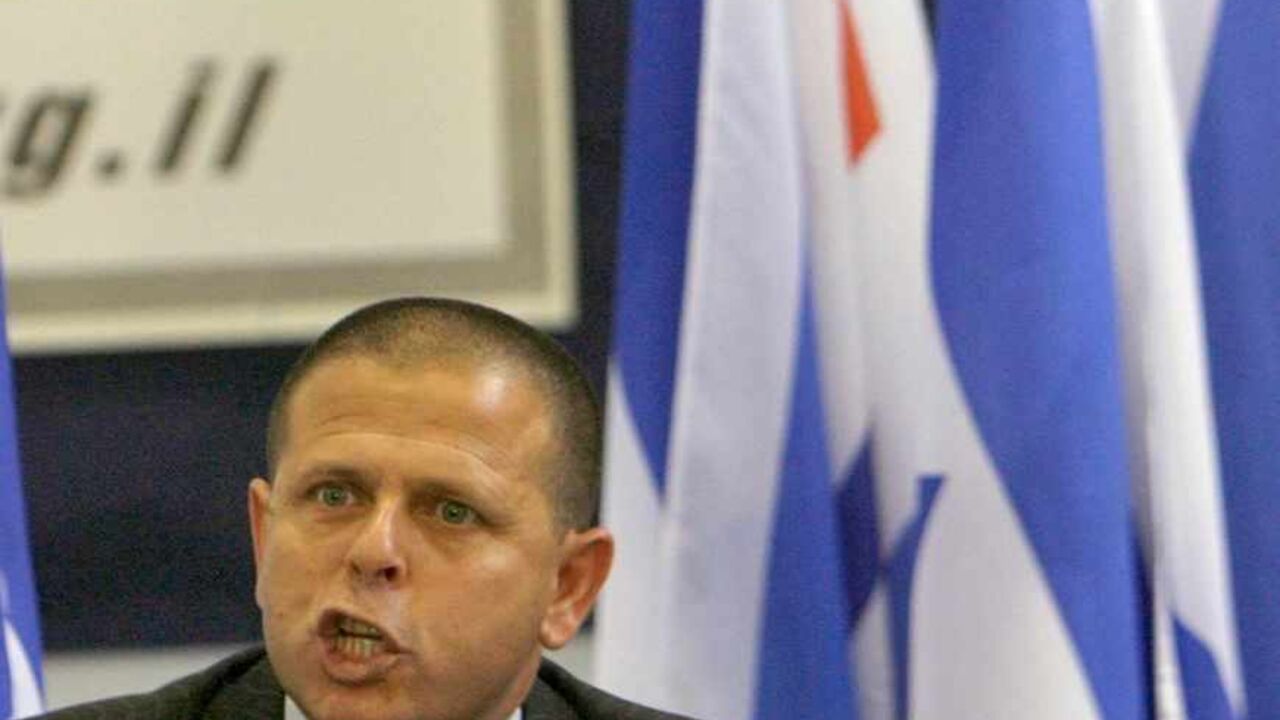 Israeli minister Cabel holds a news conference in Tel Aviv Eitan Cabel, an Israeli minister without portfolio and member of Prime Minister Ehud Olmert's cabinet, holds a news conference in Tel Aviv May 1, 2007. Cabel announced he was stepping down on Tuesday, opening the first crack in Israel's government after the prime minister vowed to ride out a scathing reprimand by an inquiry into last year's costly Lebanon war. REUTERS/Gil Cohen Magen (ISRAEL) - RTR1P7RE
