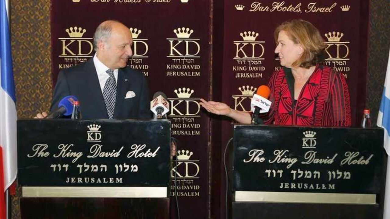 Israel's Justice Minister Livni gives a joint statement with France's Foreign Minister Fabius before their meeting in Jerusalem Tzipi Livni (R), Israel's Justice Minister and chief negotiator for renewed peace talks with the Palestinians, gives a joint statement with France's Foreign Minister Laurent Fabius before their meeting in Jerusalem August 25, 2013. REUTERS/Baz Ratner (JERUSALEM - Tags: POLITICS) - RTX12VTP