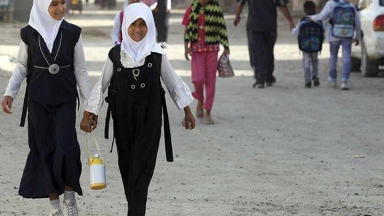 Students walk to class on the first day of the new school term in Baghdad's Sadr City September 23, 2012. REUTERS/Mohammed Ameen (IRAQ - Tags: SOCIETY EDUCATION) - RTR38B41