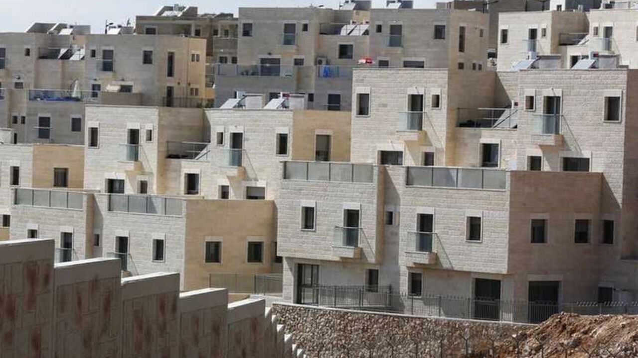 Houses are seen in the West Bank Jewish settlement of Har Gilo, near Jerusalem Houses are seen in the West Bank Jewish settlement of Har Gilo, near Jerusalem July 18, 2013. Negotiations between Israel and the Palestinians, which have ebbed and flowed for two decades, last broke down in late 2010, after a partial settlement halt meant to foster talks ended and Israeli Prime Minister Benjamin Netanyahu refused to extend it. Palestinians familiar with Palestinian President Mahmoud Abbas' thinking speculated he might now forgo the demand for a settlement moratorium given a recent slowdown
